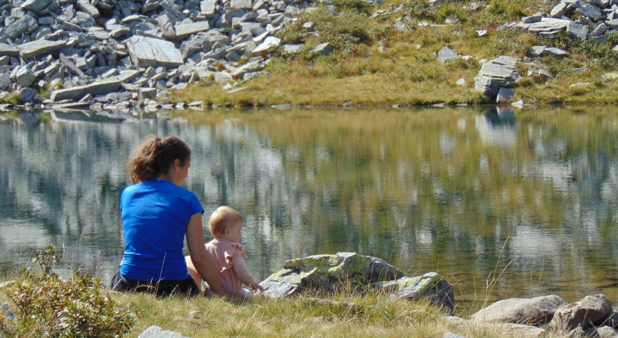 Moeder en kind in de bergen